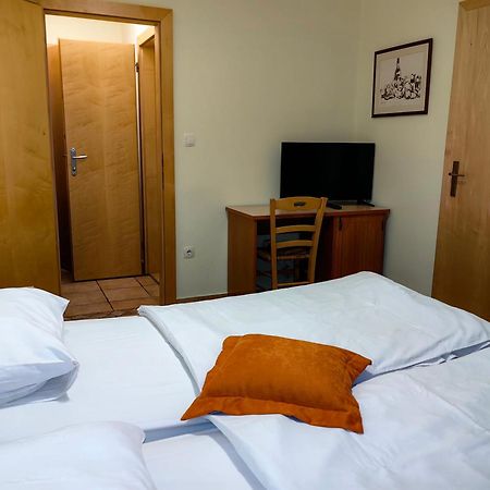 Hotel Kovac Osilnica Exteriér fotografie